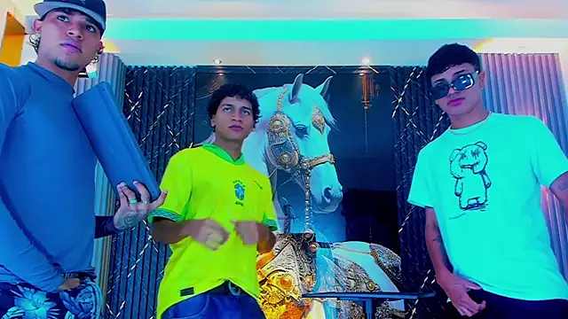 Snapshot of Dominic_Max_ chatting on 09/19/25, 03:43 Dominic Max online show from 09/19/25, 03:43