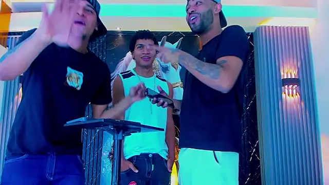 Snapshot of Dominic_Max_ chatting on 09/23/25, 03:46 Dominic Max online show from 09/23/25, 03:46