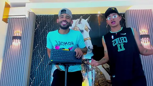 Snapshot of Dominic_Max_ chatting on 11/08/25, 04:16 Dominic Max online show from 11/08/25, 04:16