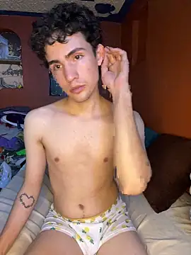 Snapshot of danloveo chatting on 12/19/25, 12:36 danloveo online show from 12/19/25, 12:36