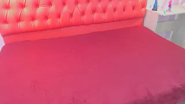 Bunny Petit online show from 10/09/25, 12:49