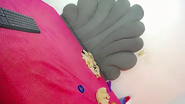 Snapshot of Sativa-sexy chatting on 03/04/26, 09:33 Sativa-sexy online show from 03/04/26, 09:33