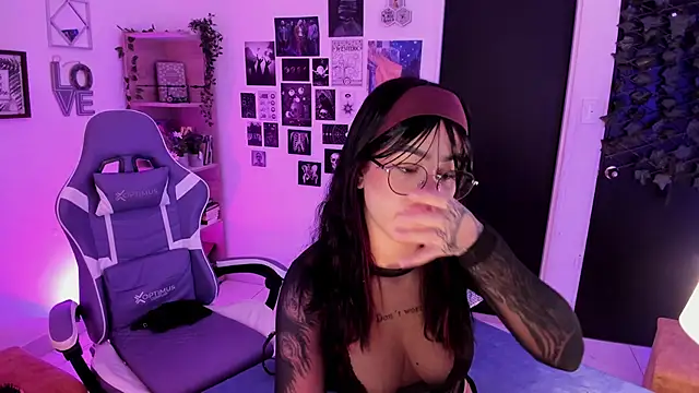 Liz rogers x online show from 11/17/25, 02:15