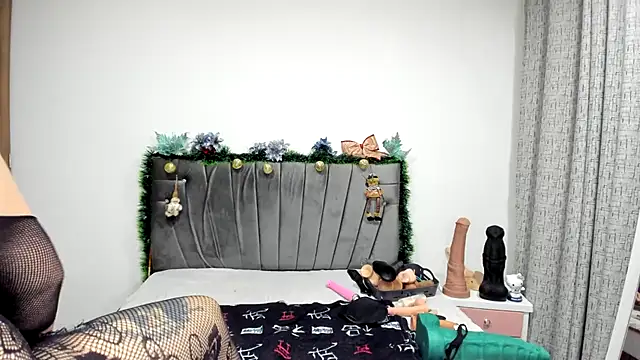 charlloteevans X online show from 12/22/25, 01:33