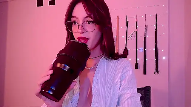 Snapshot of nina_kink chatting on 07/25/26, 12:00 nina kink online show from 07/25/26, 12:00