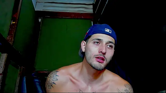 Snapshot of alejo__323__ chatting on 07/06/26, 02:51 alejo 323 online show from 07/06/26, 02:51
