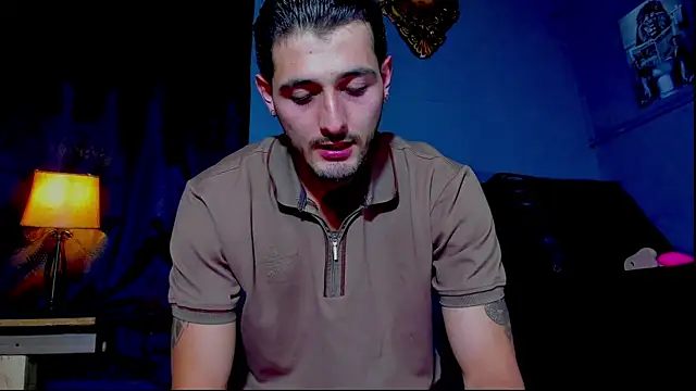 Snapshot of alejo__323__ chatting on 07/19/26, 02:20 alejo 323 online show from 07/19/26, 02:20