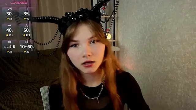 Snapshot of Nika_OMG chatting on 10/31/25, 09:00 Nika OMG online show from 10/31/25, 09:00