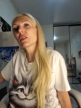 Snapshot of Monna chatting on 05/16/26, 07:02 Monna online show from 05/16/26, 07:02