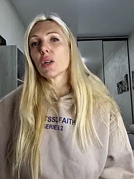 Monna online show from 10/26/25, 03:56