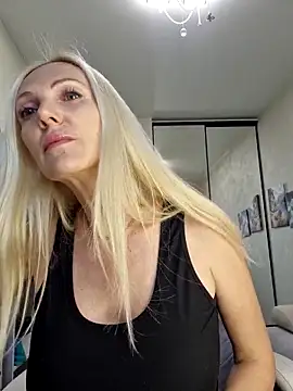 Monna online show from 10/23/25, 01:43