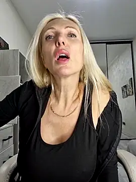 Monna online show from 10/21/25, 02:05