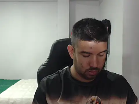 Axel11113 online show from 11/03/25, 04:17