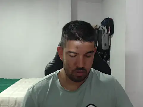 Axel11113 online show from 11/04/25, 04:27