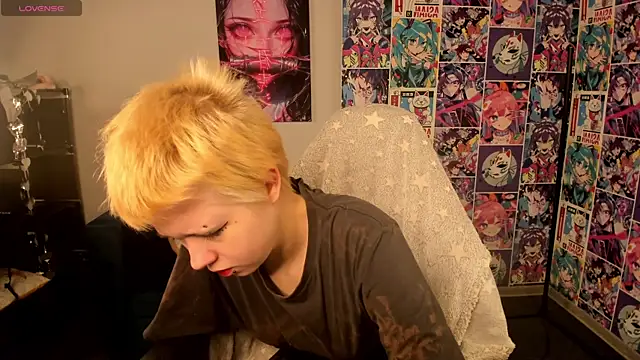 Snapshot of CarolineRichter chatting on 10/13/25, 03:19 CarolineRichter online show from 10/13/25, 03:19