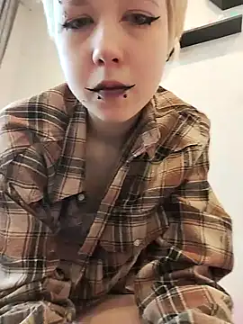 Snapshot of CarolineRichter chatting on 10/09/25, 04:02 CarolineRichter online show from 10/09/25, 04:02