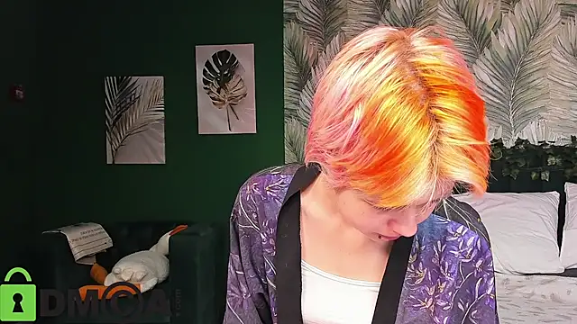 Snapshot of CarolineRichter chatting on 12/15/25, 01:55 CarolineRichter online show from 12/15/25, 01:55