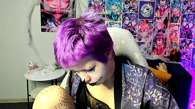 Snapshot of CarolineRichter chatting on 10/27/25, 04:02 CarolineRichter online show from 10/27/25, 04:02