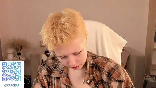 Snapshot of CarolineRichter chatting on 09/30/25, 02:23 CarolineRichter online show from 09/30/25, 02:23