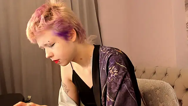 Snapshot of CarolineRichter chatting on 10/18/25, 03:19 CarolineRichter online show from 10/18/25, 03:19