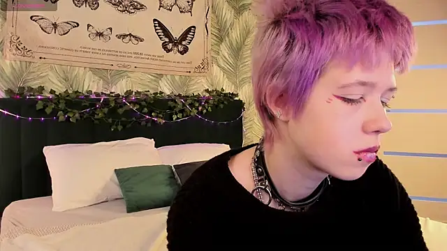 Snapshot of CarolineRichter chatting on 11/09/25, 03:32 CarolineRichter online show from 11/09/25, 03:32