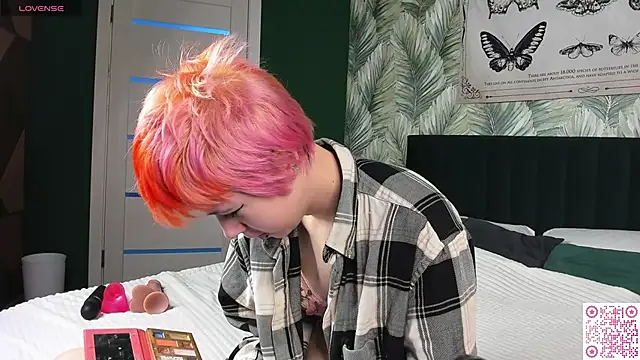 Snapshot of CarolineRichter chatting on 11/23/25, 02:43 CarolineRichter online show from 11/23/25, 02:43