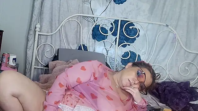 g0lden are0las89 online show from 04/18/26, 06:54