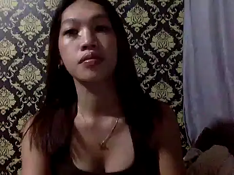 Snapshot of your_wifey chatting on 10/18/25, 06:21 your wifey online show from 10/18/25, 06:21