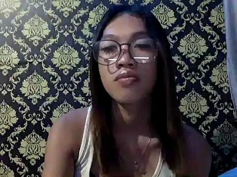 Snapshot of your_wifey chatting on 09/20/25, 12:43 your wifey online show from 09/20/25, 12:43