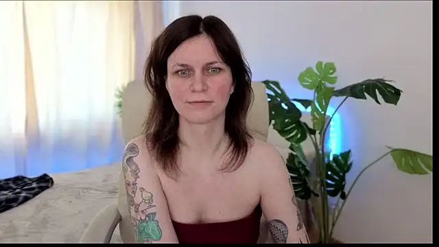 TinaMelt online show from 09/26/25, 05:58