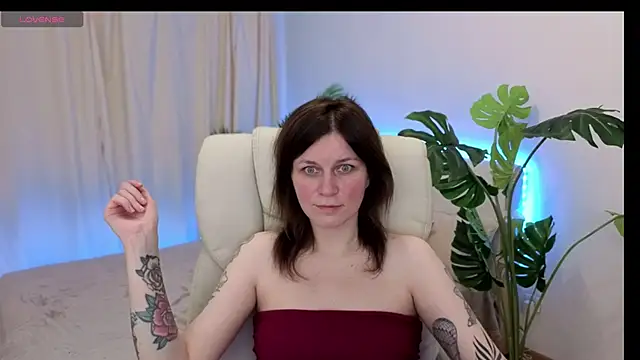 TinaMelt online show from 09/21/25, 05:51