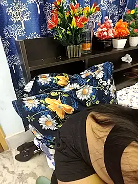 priya 26 online show from 12/18/25, 01:48