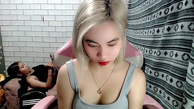 Rainea149 online show from 10/17/25, 03:47