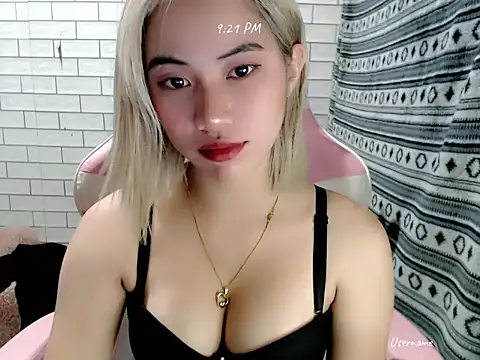 Rainea149 online show from 10/28/25, 01:21