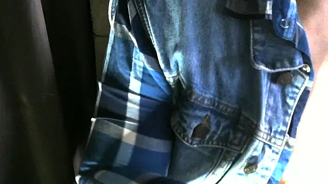 Snapshot of CharlieYeahx chatting on 10/17/25, 10:50 CharlieYeahx online show from 10/17/25, 10:50