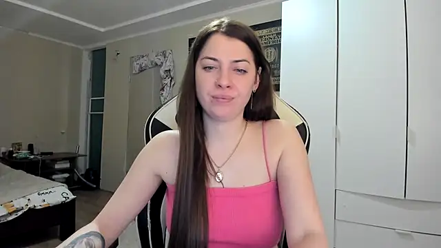 EmiLovsi online show from 04/26/26, 08:17