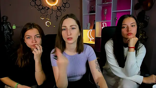 eva smiith  online show from 12/22/25, 07:08