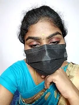 Snapshot of Tamil_Princess12 chatting on 10/11/25, 05:03 Tamil Princess12 online show from 10/11/25, 05:03