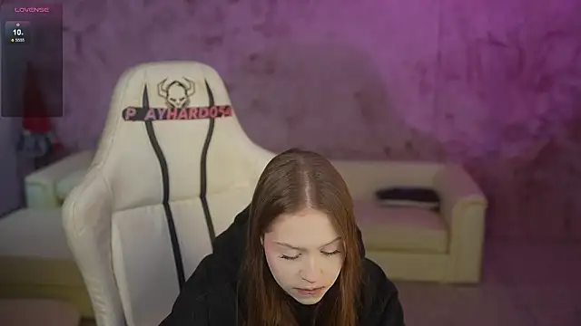 Esmie Smile online show from 04/01/26, 01:41