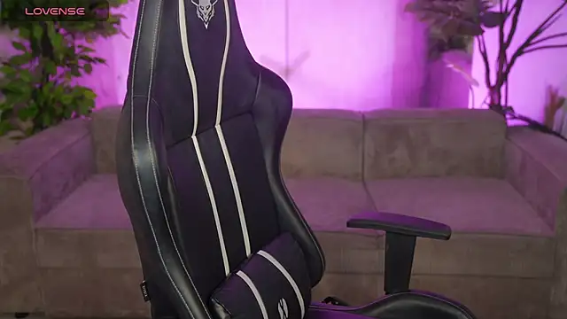 Esmie Smile online show from 04/12/26, 11:08