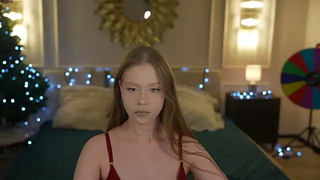 Snapshot of Esmie_Smile chatting on 12/18/25, 08:56 Esmie Smile online show from 12/18/25, 08:56