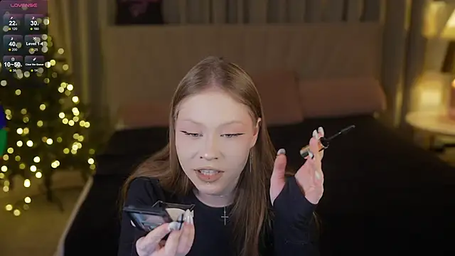 Snapshot of Esmie_Smile chatting on 12/17/25, 07:41 Esmie Smile online show from 12/17/25, 07:41