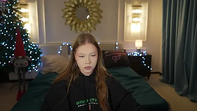 Esmie Smile online show from 12/22/25, 07:36