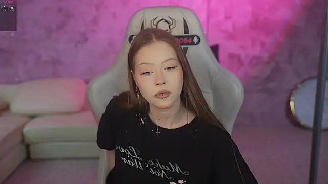 Snapshot of Esmie_Smile chatting on 05/05/26, 11:41 Esmie Smile online show from 05/05/26, 11:41