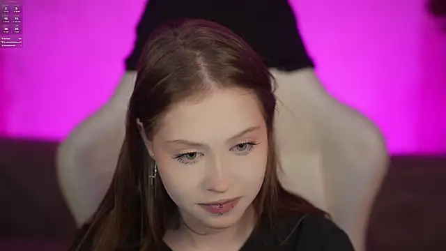 Snapshot of Esmie_Smile chatting on 05/27/26, 01:57 Esmie Smile online show from 05/27/26, 01:57
