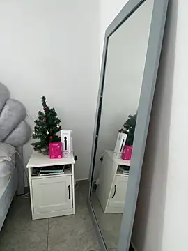 emma-conti2 online show from 12/18/25, 03:05