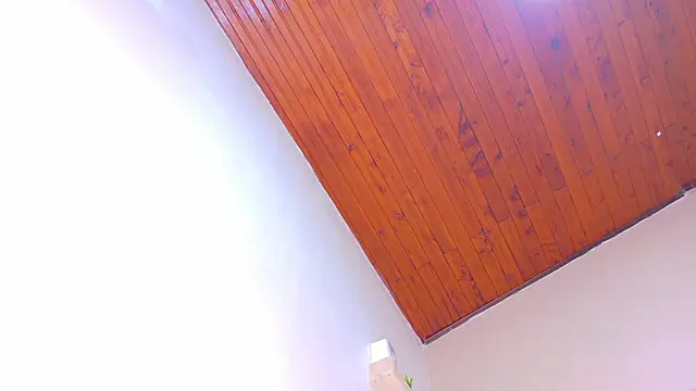 Snapshot of RiriiBrunette__ chatting on 12/17/25, 07:52 RiriiBrunette online show from 12/17/25, 07:52