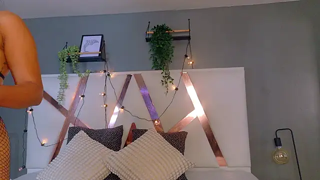 Snapshot of RiriiBrunette__ chatting on 02/19/26, 07:44 RiriiBrunette online show from 02/19/26, 07:44