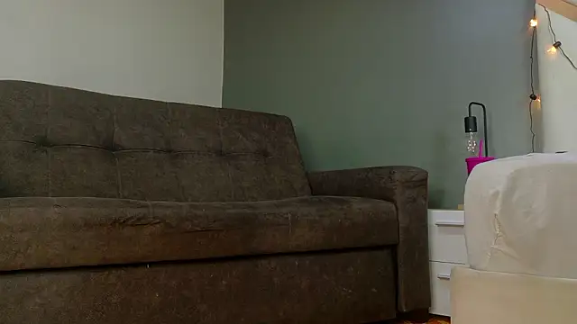 Snapshot of RiriiBrunette__ chatting on 02/23/26, 07:47 RiriiBrunette online show from 02/23/26, 07:47