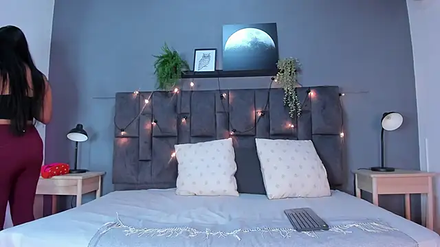 Snapshot of RiriiBrunette__ chatting on 12/05/25, 07:45 RiriiBrunette online show from 12/05/25, 07:45